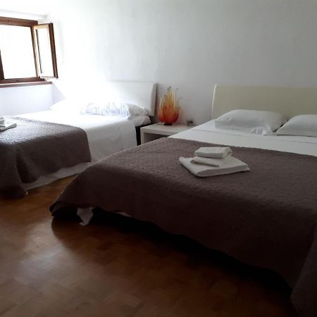 B&B Appartamenti Chez Patty Castel San Pietro Exteriör bild