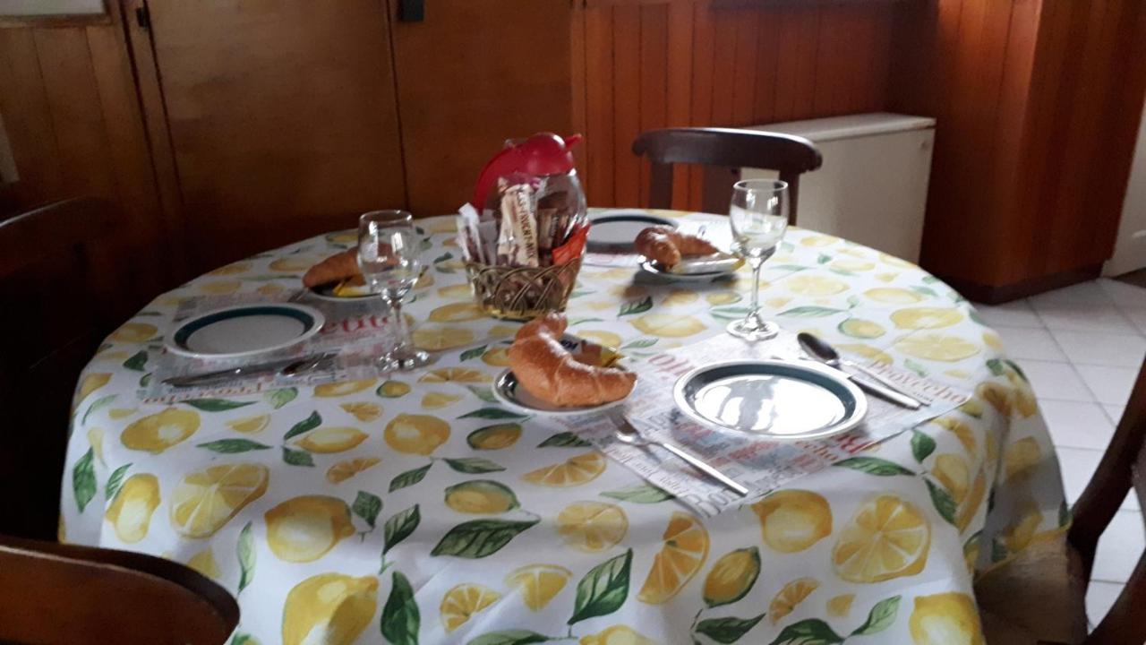 B&B Appartamenti Chez Patty Castel San Pietro Exteriör bild