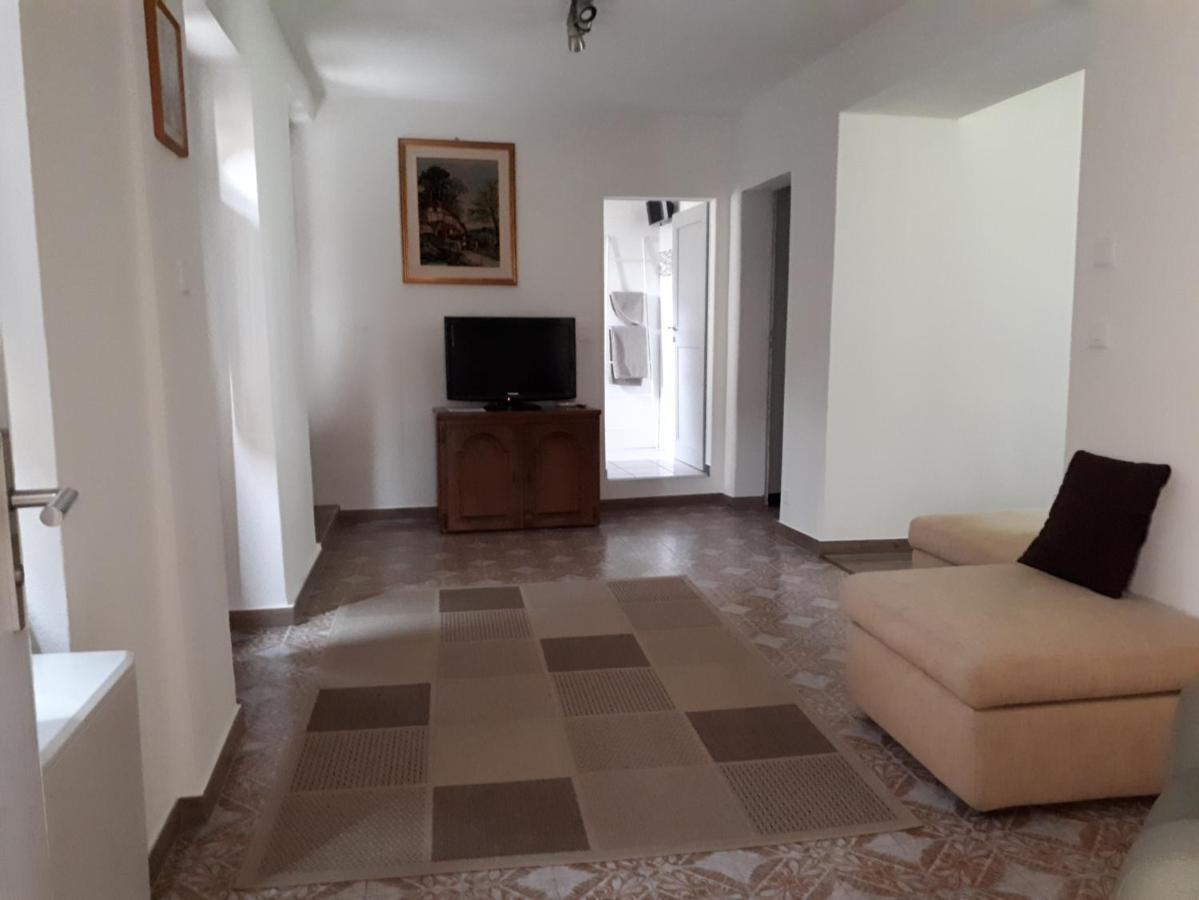 B&B Appartamenti Chez Patty Castel San Pietro Exteriör bild
