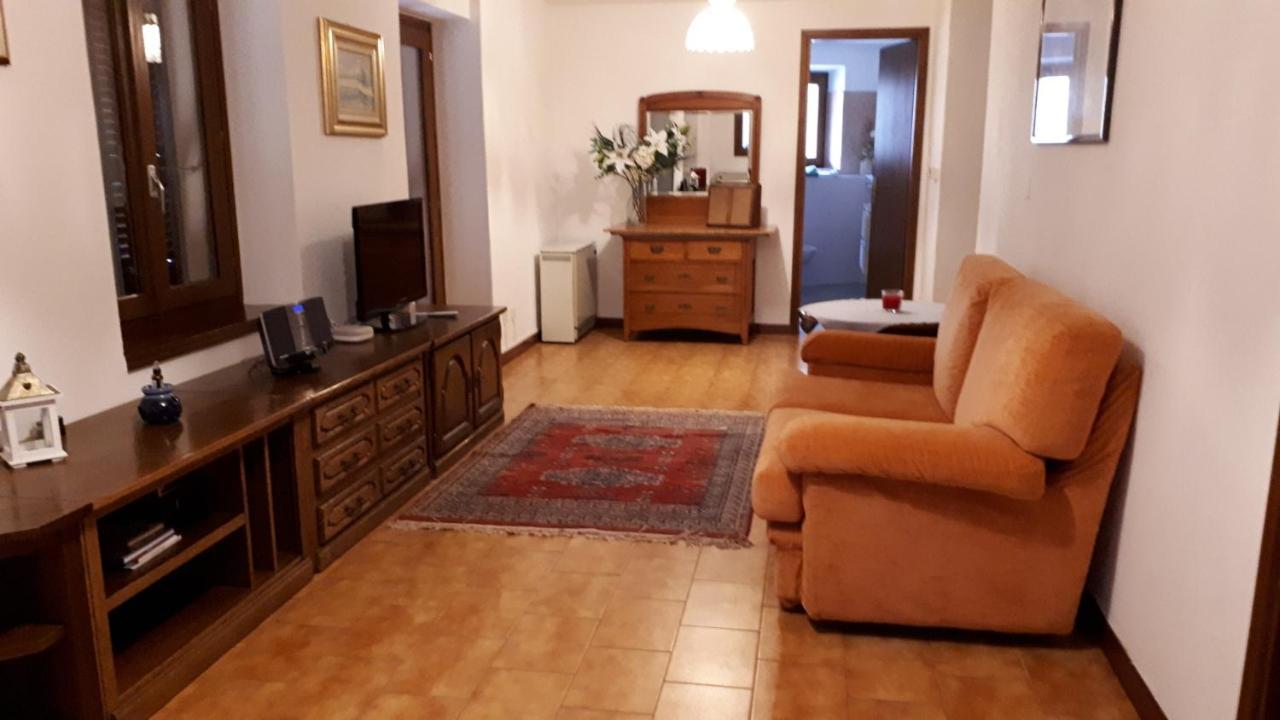 B&B Appartamenti Chez Patty Castel San Pietro Exteriör bild